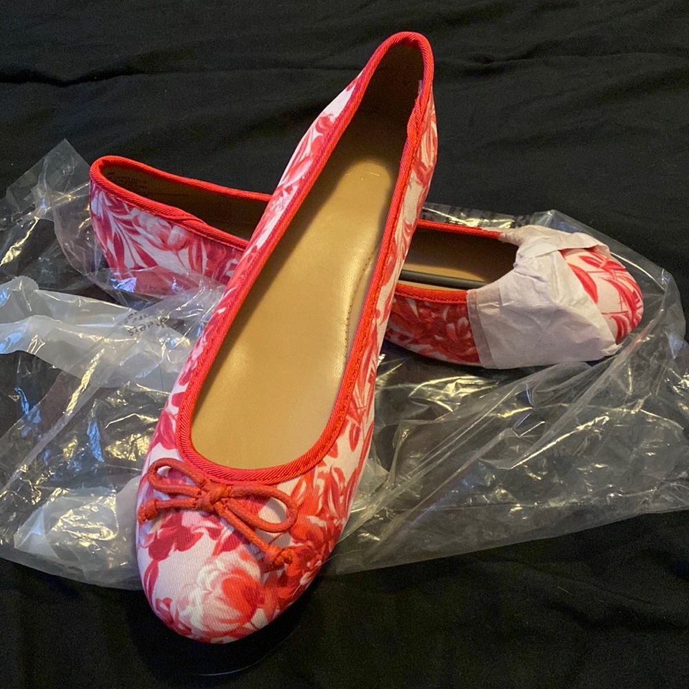 Brand new pink floral flats